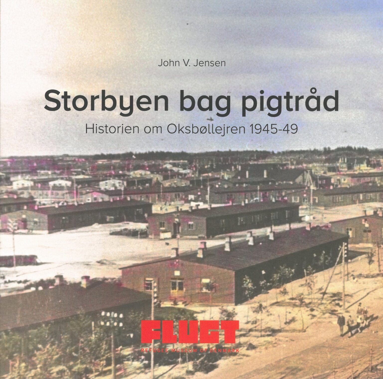 Billede af forsiden af storbyen bag pigtråd